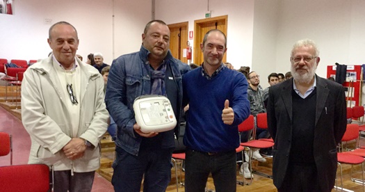 Abbadia San Salvatore. Consegnato dalla Céline Production il defibrillatore donato alla Saiuz Amiata