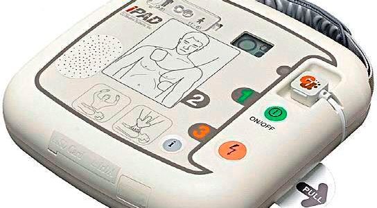 Piancastagnaio. La Céline Production dona un defibrillatore alla Società Sportiva Saiuz Amiata